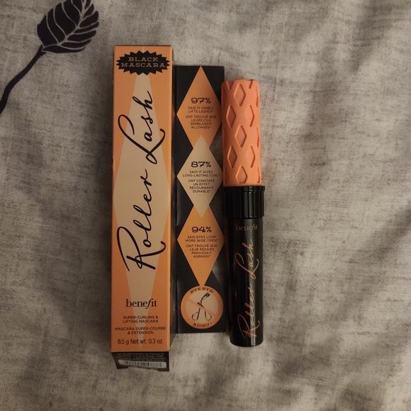 Benefit Mascara - Picture 6 of 16